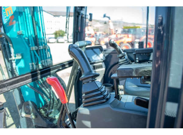 Midiexcavator SUNWARD 60 uf DISPONIBIL PENTRU INCHIRIERE de vanzare